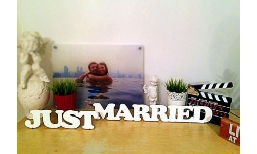 Декоративные слова "Just Married" из дерева