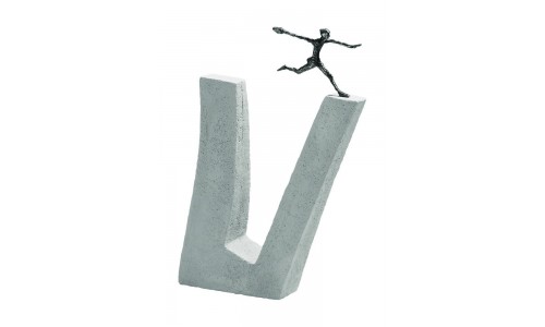 Скульптурная композиция "Преодолевая трудности"